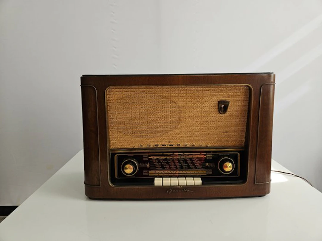 Grundig - Type 2041 W Tube radio