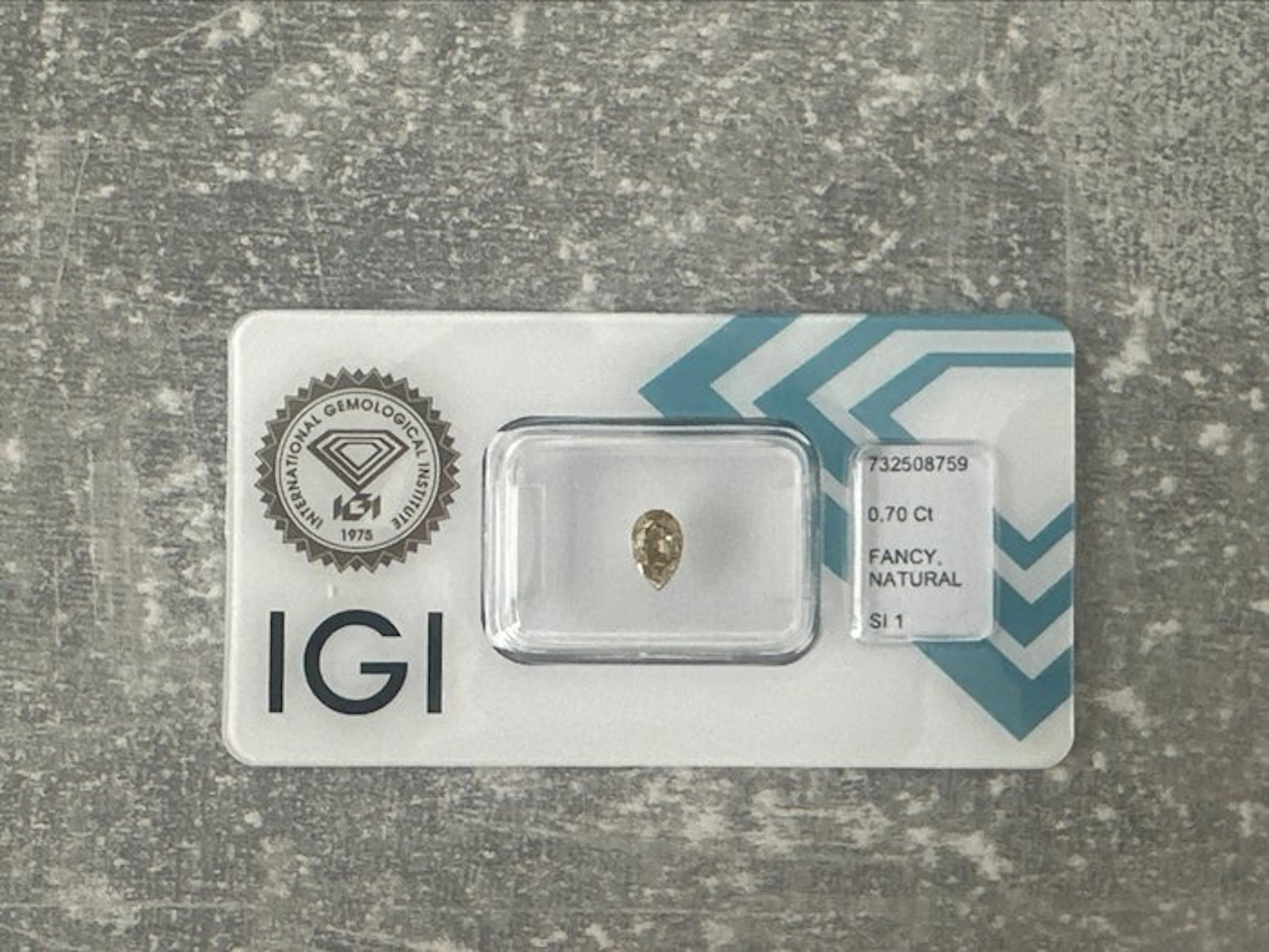1 pcs Diamond (Natural coloured) - 0.70 ct - Pear - Fancy...
