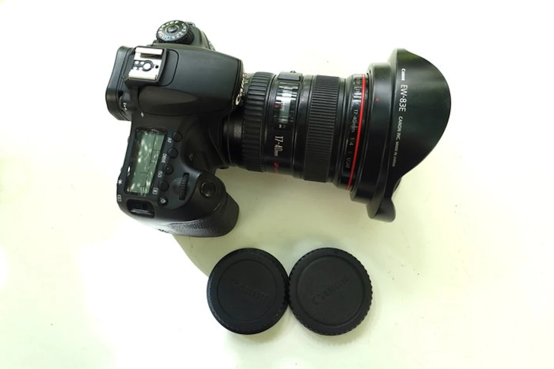Canon EOS 60D + EF F1:4.0 17/40 mm L Digital reflex camera (DSLR)