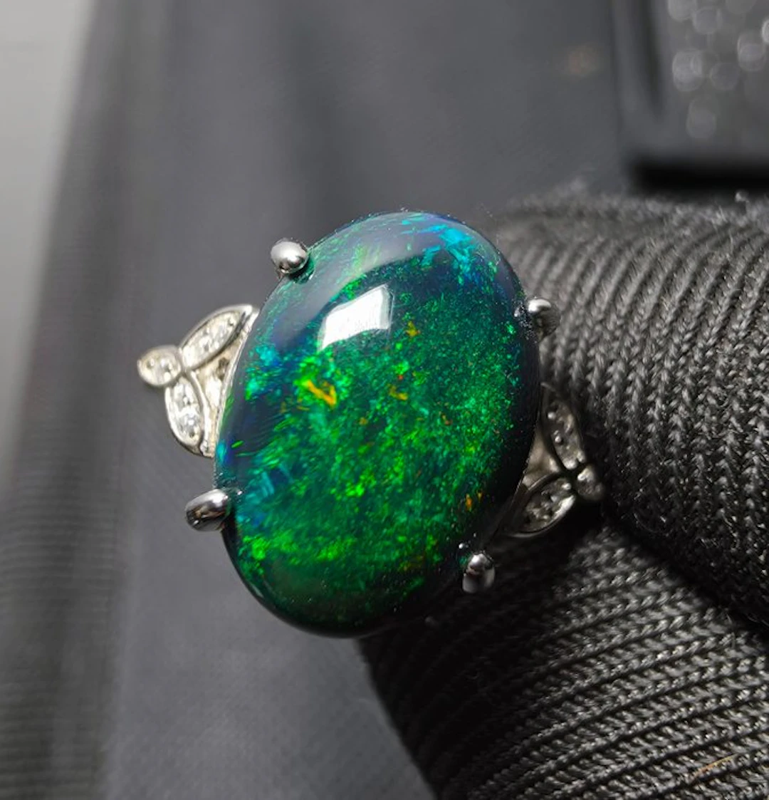 Opal Jewellery- 2.41 g - (1)