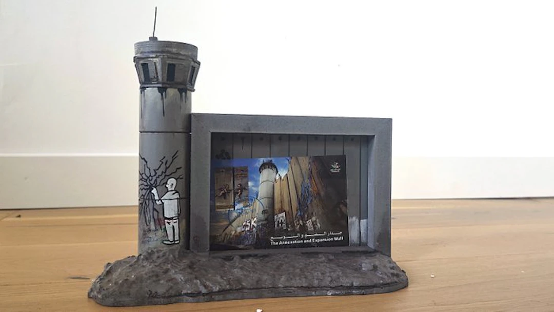 Banksy (1974) - Walled Off Hotel - Souvenir Photo Frame +...