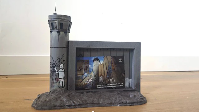 Banksy (1974) - Walled Off Hotel - Souvenir Photo Frame +...
