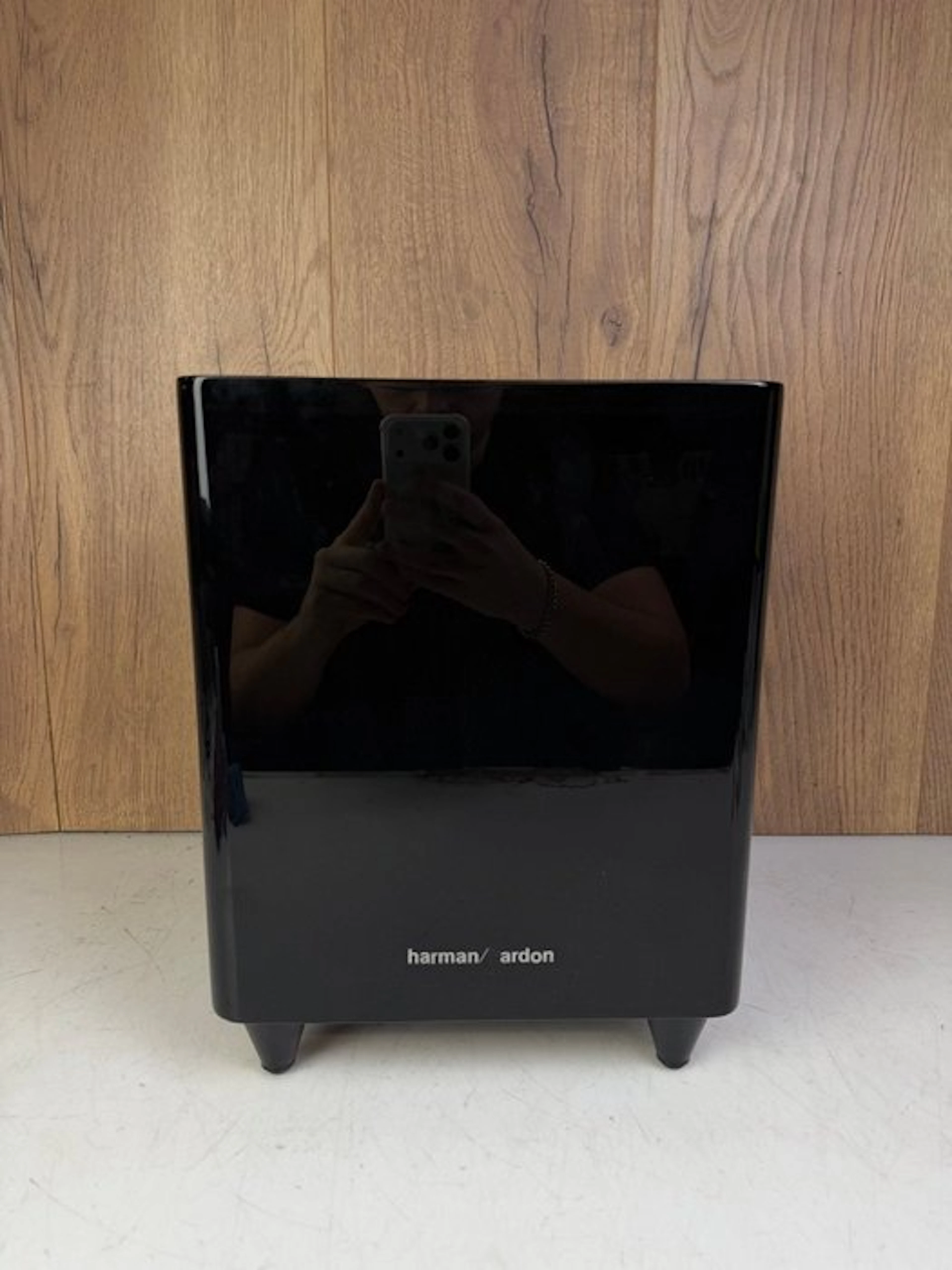 Harman Kardon - HKTS210SUB/230 / 8-Inch Down-Firing Active Subwoofer