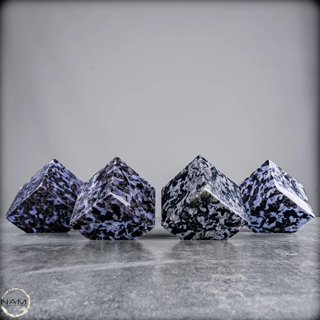 Merlinit dice set – four fascinating One-of-a-kind pieces...