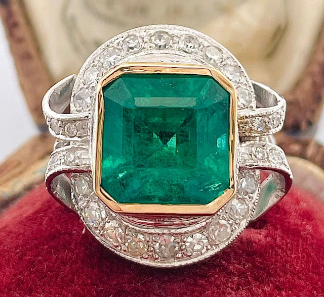 Ring - 14 kt. White gold Emerald - Diamond