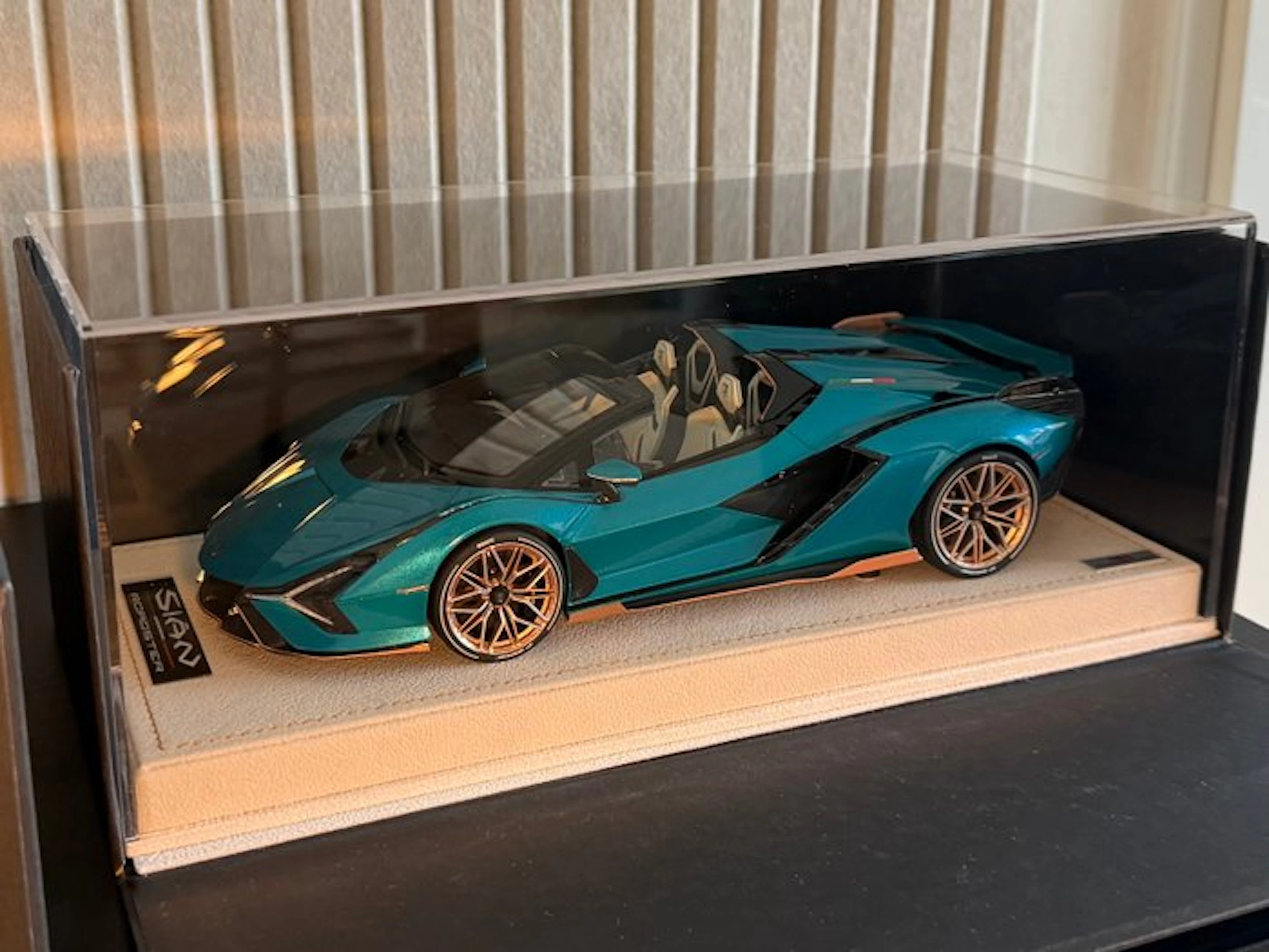 MR Collection 1:18 - Model car - Lamborghini Sián Roadster - Custom MR Base