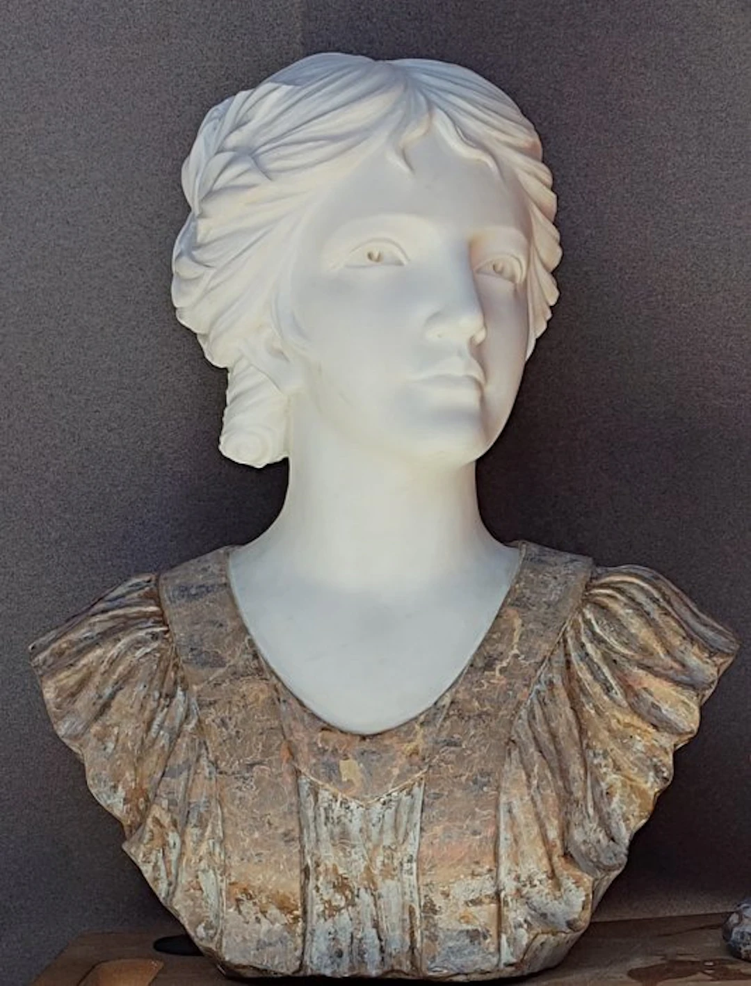 Sculpture, Busto di ragazza - 52 cm - Marble