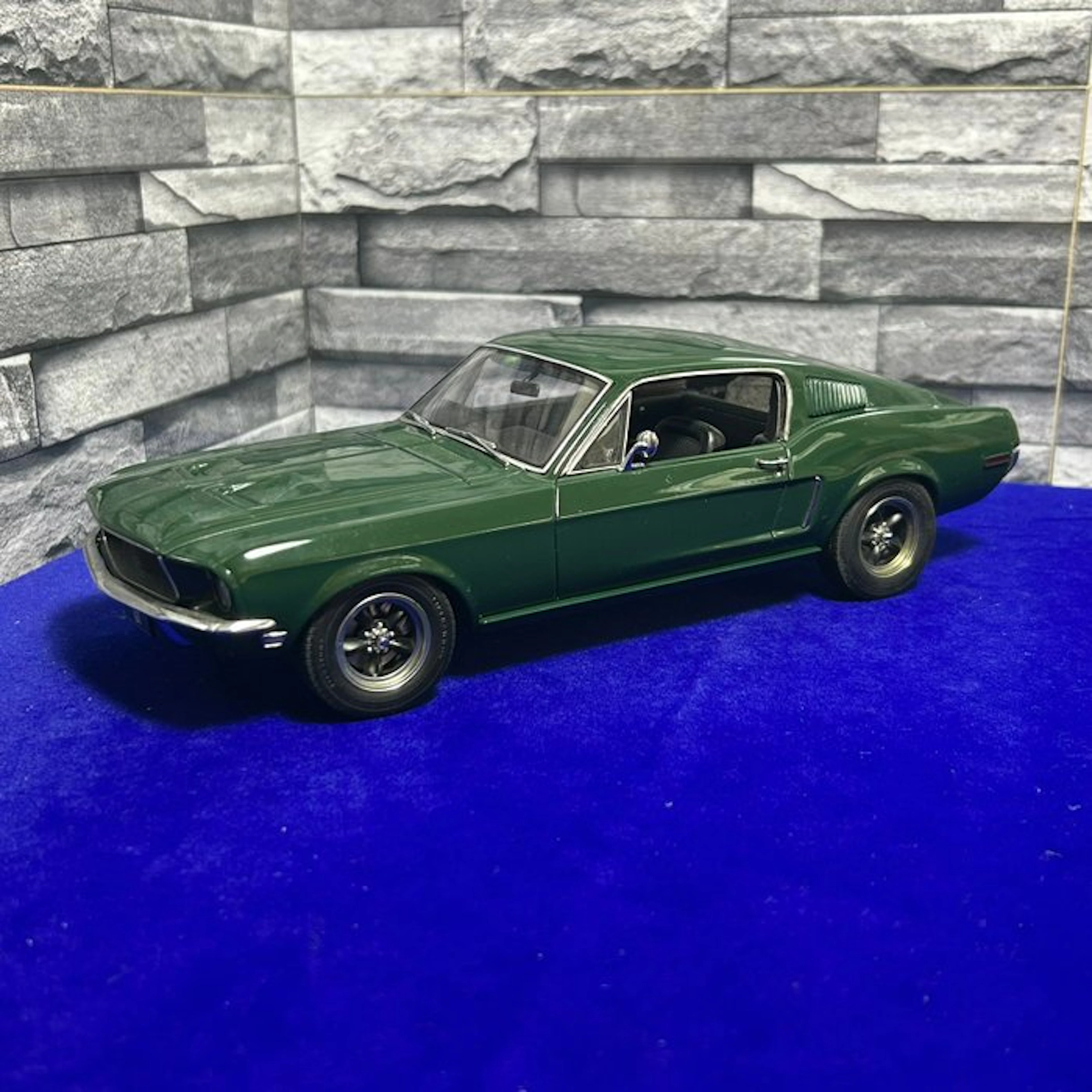 Autoart 1:18 - Model car - Ford Mustang GT Fastback