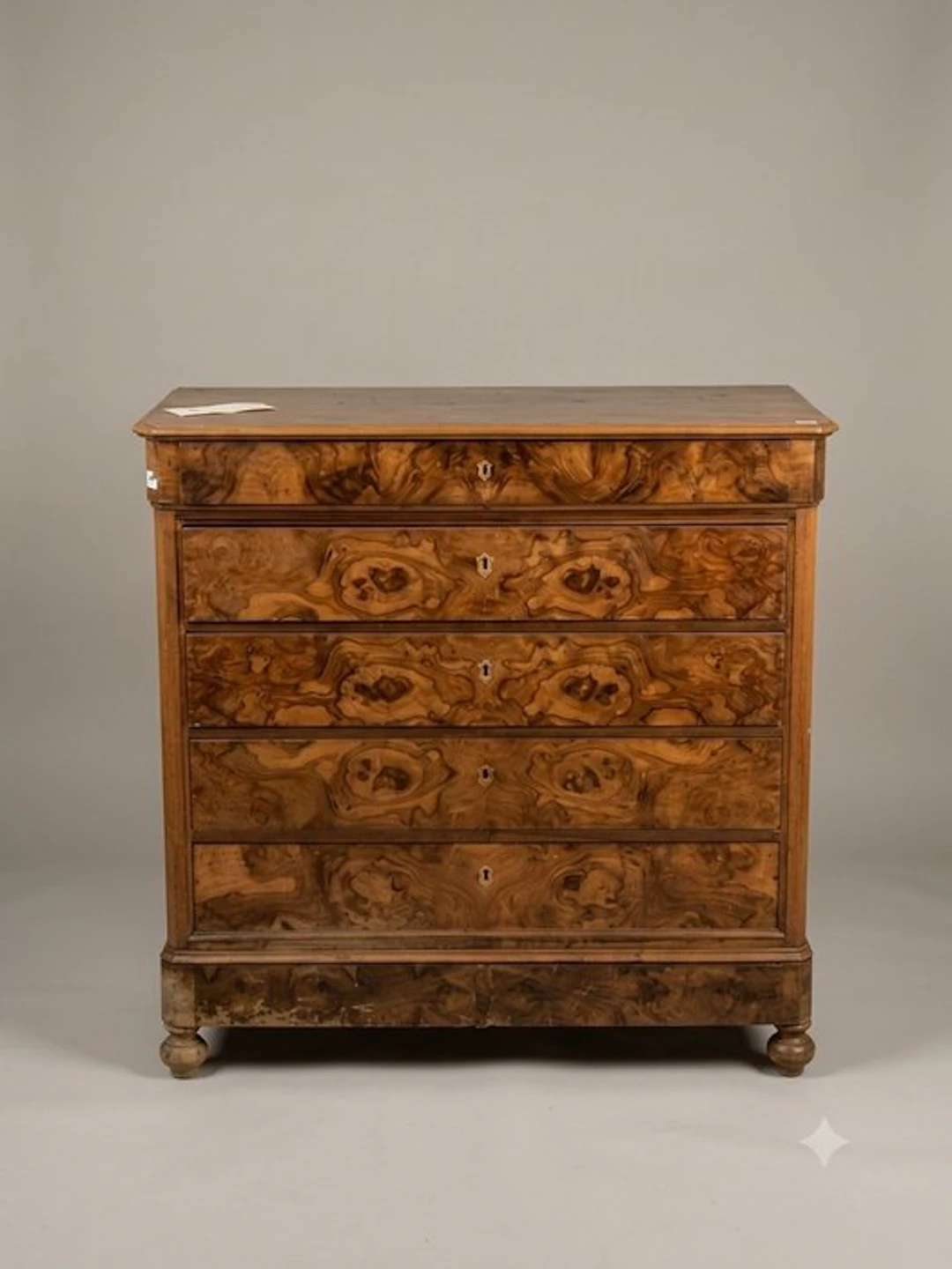 Chest of drawers - Walnut