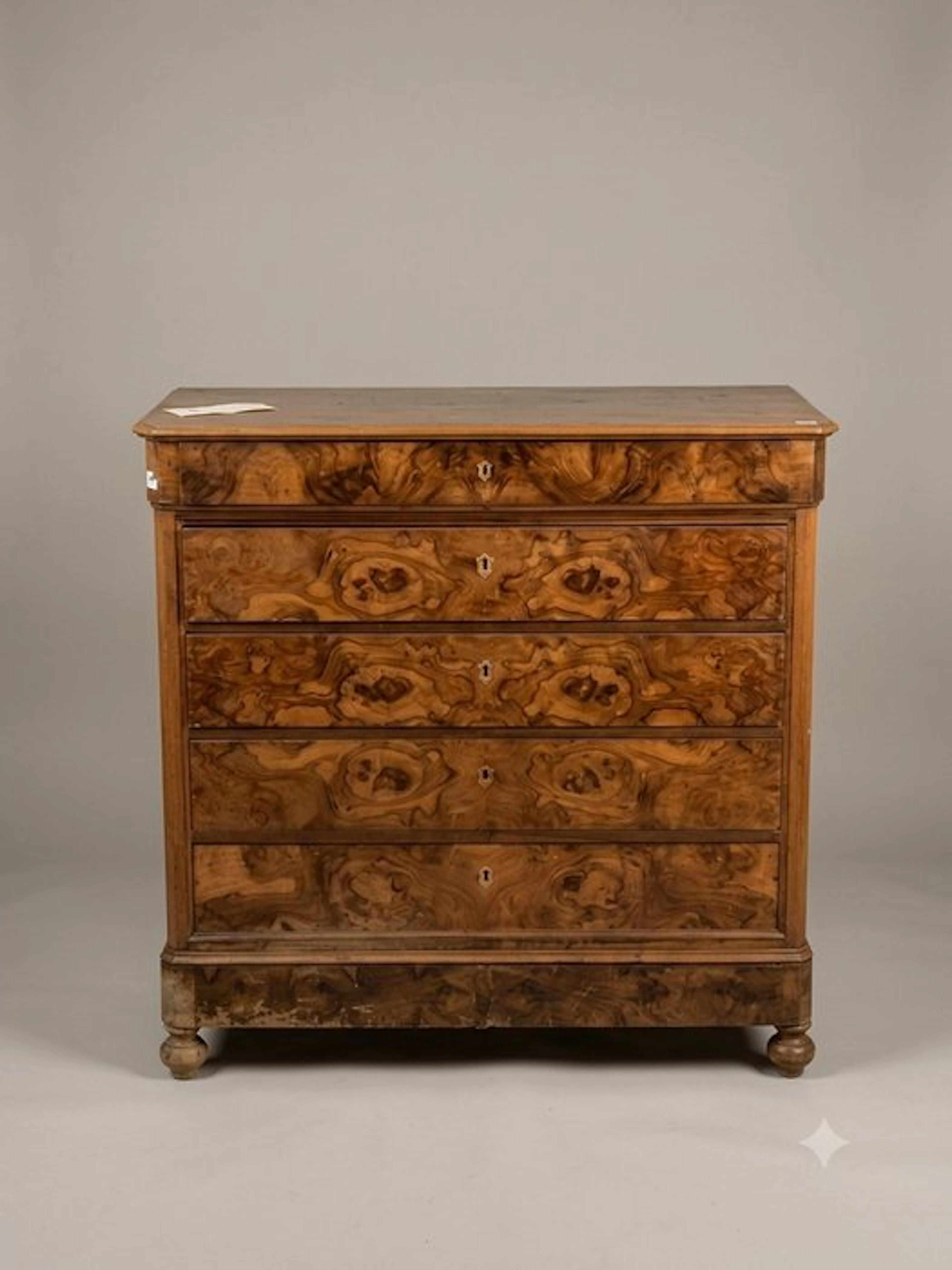 Chest of drawers - Walnut