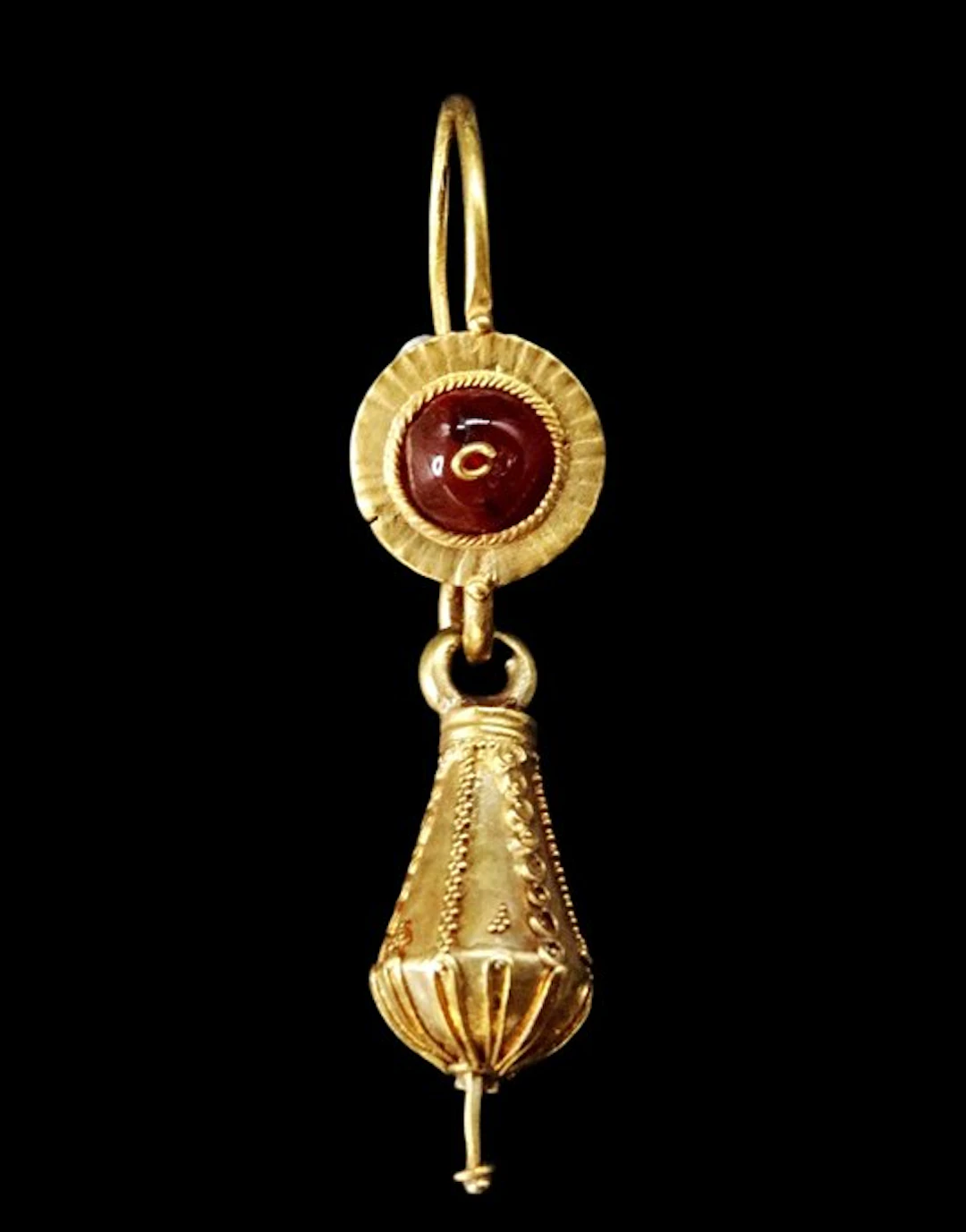 Late Roman/Early Byzantine Gold earring set with a garnet — 500 CE.