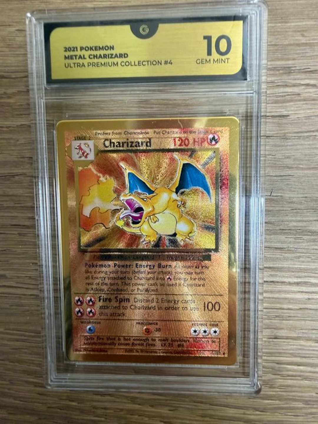 Pokémon - 1 Graded card - Charizard #4 Foil