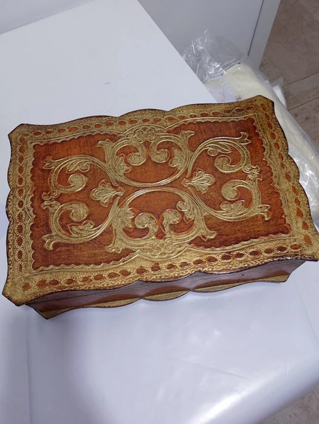 handmade - Casket - Wood, Textile - Florentine style