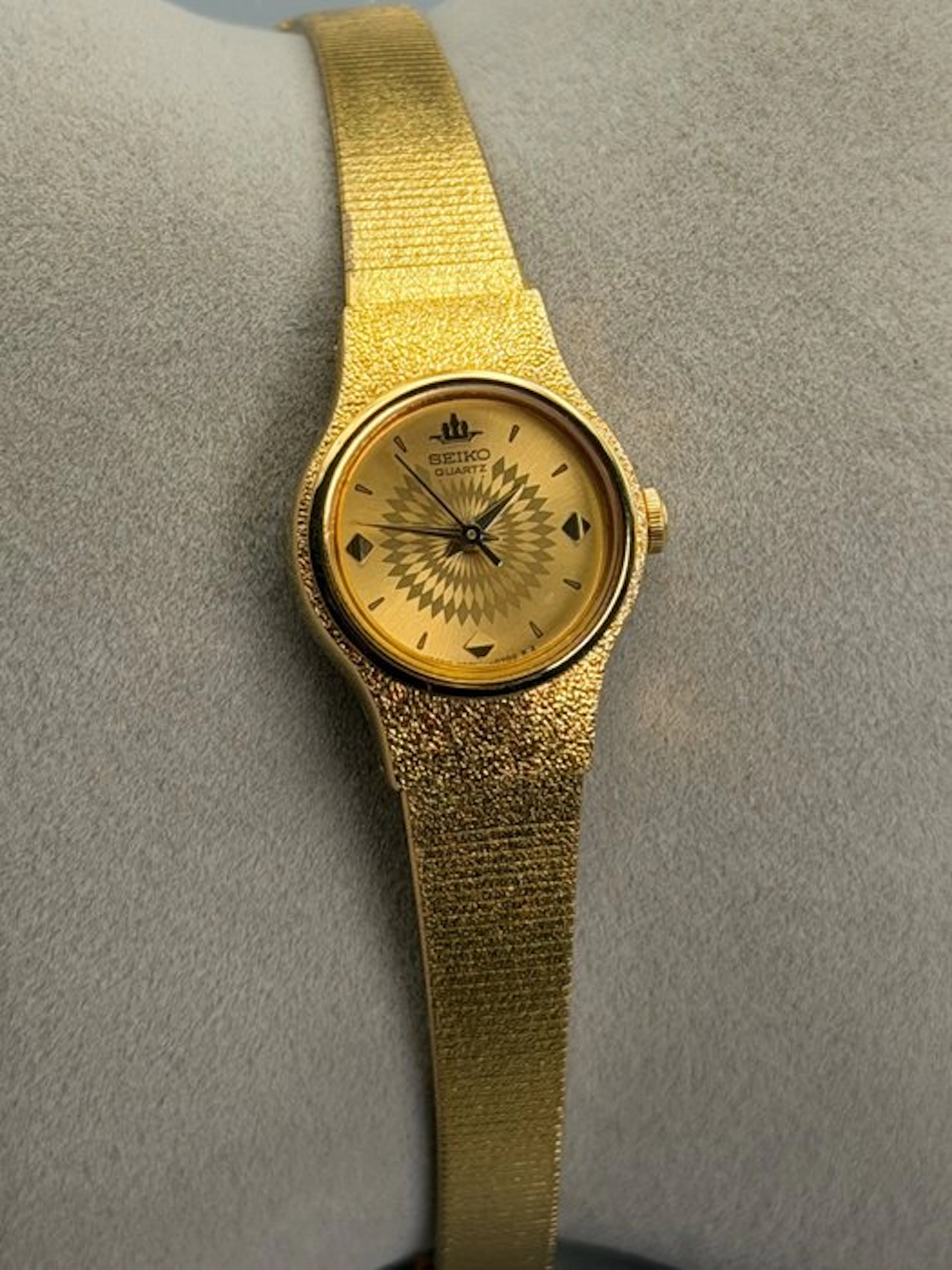 Seiko - Galaxy V401-0250 – Geometric Waves Starburst...