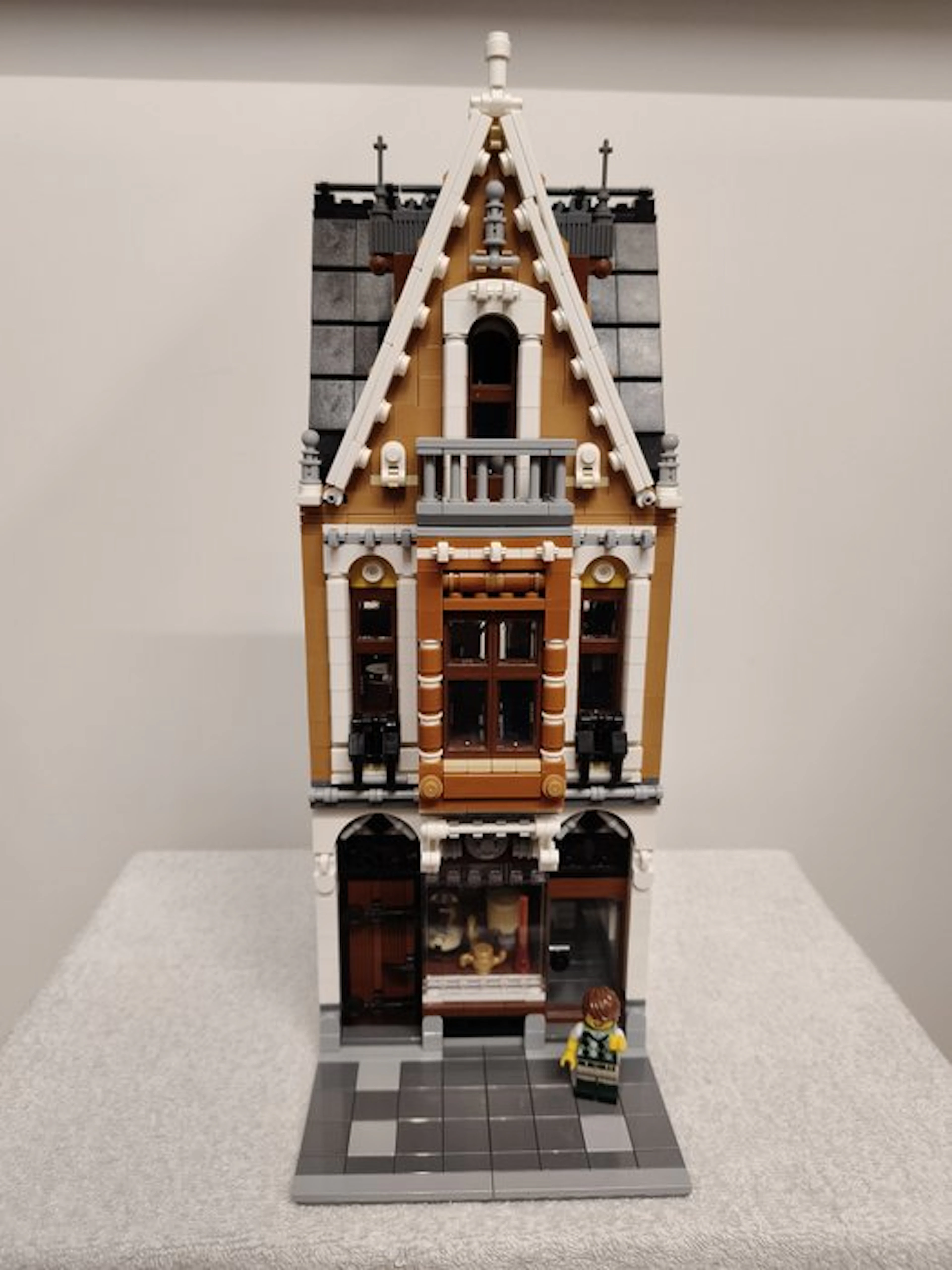 LEGO Set - Icons - Modular Antique Shop - Full Interieur...