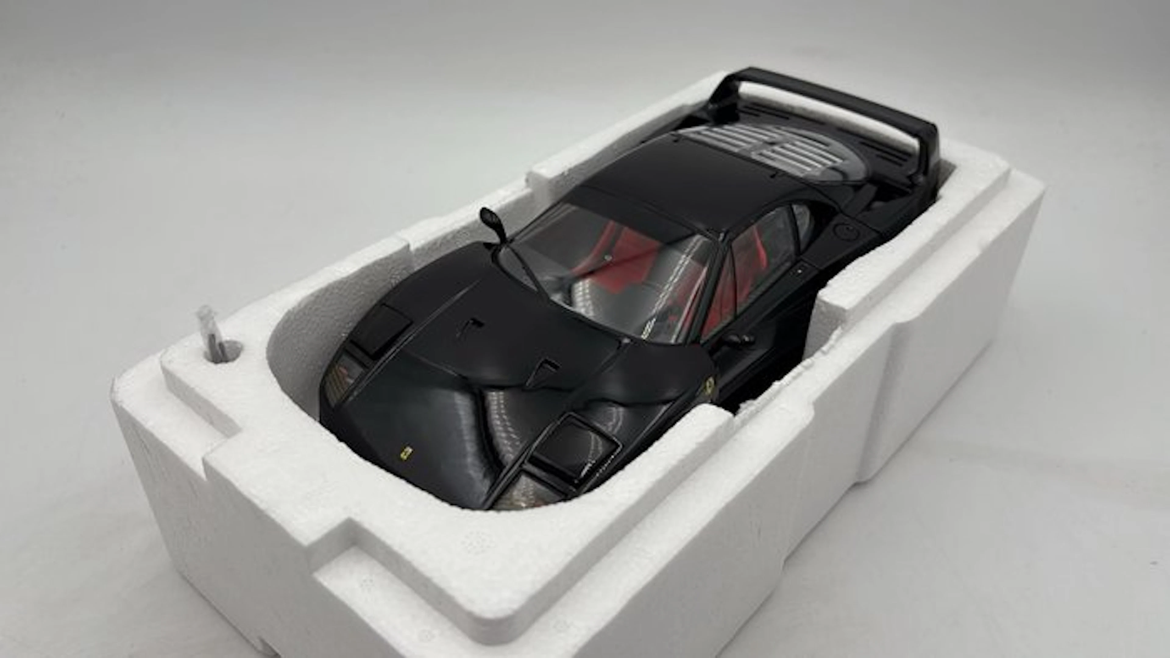 Kyosho 1:18 - Model car - Ferrari F40 - (cod.H33)