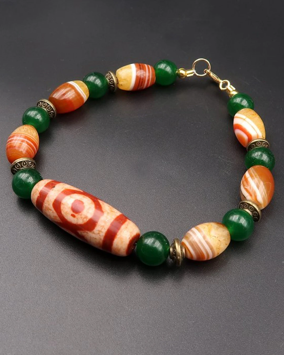 Emerald, Agate - Buddhist bracelet - Dzi with three eyes...