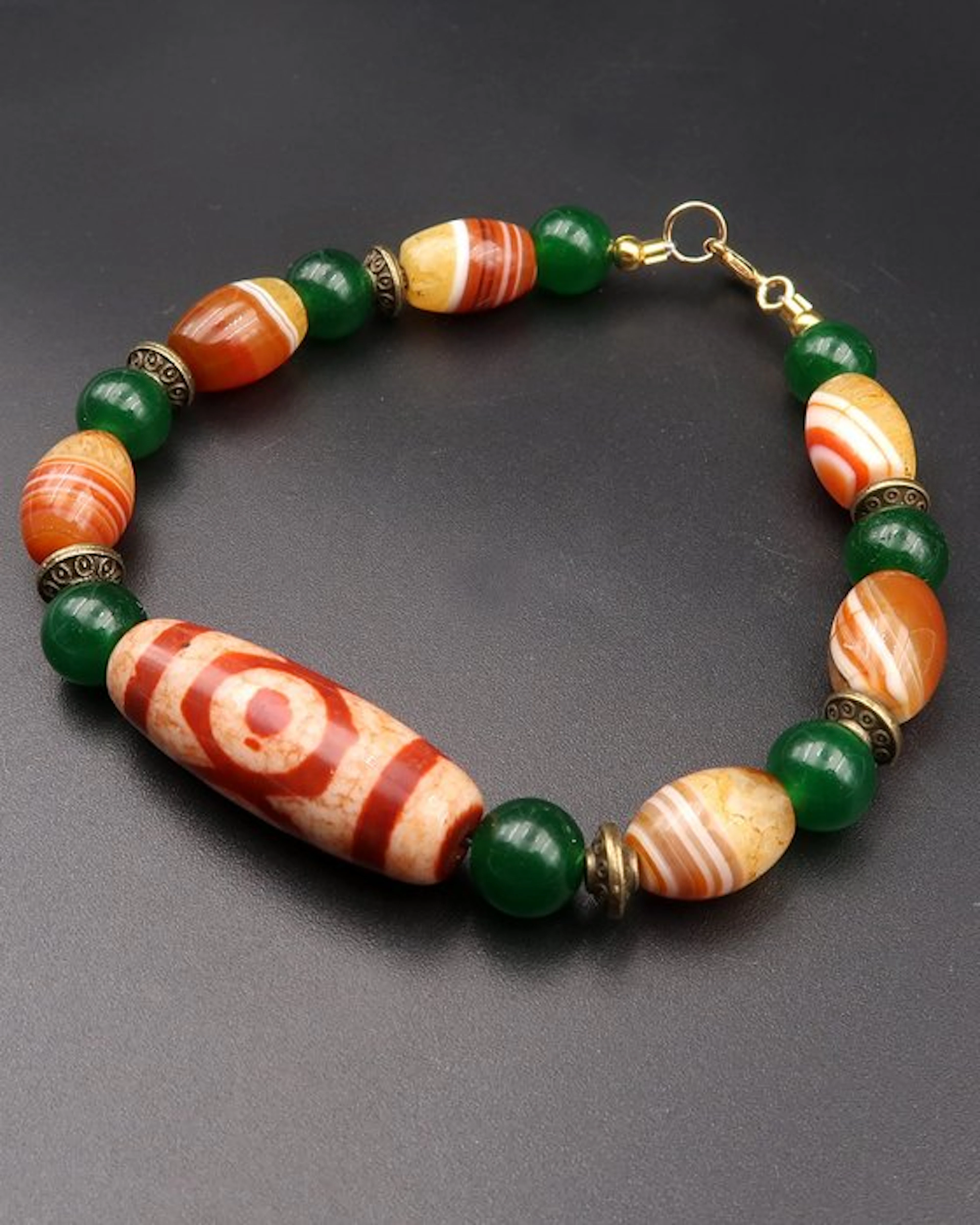 Emerald, Agate - Buddhist bracelet - Dzi with three eyes...