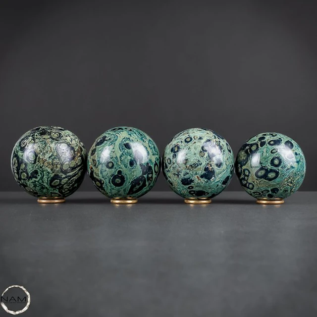Kambaba Jasper Sphere Set – Fascinating natural art with...