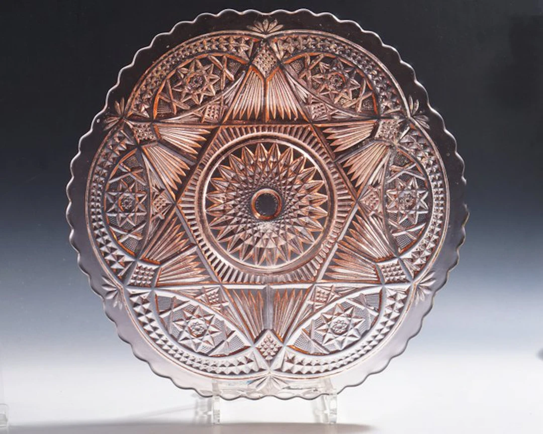 Scailmont - Platter - Salmon-pink glass with a hexagonal...