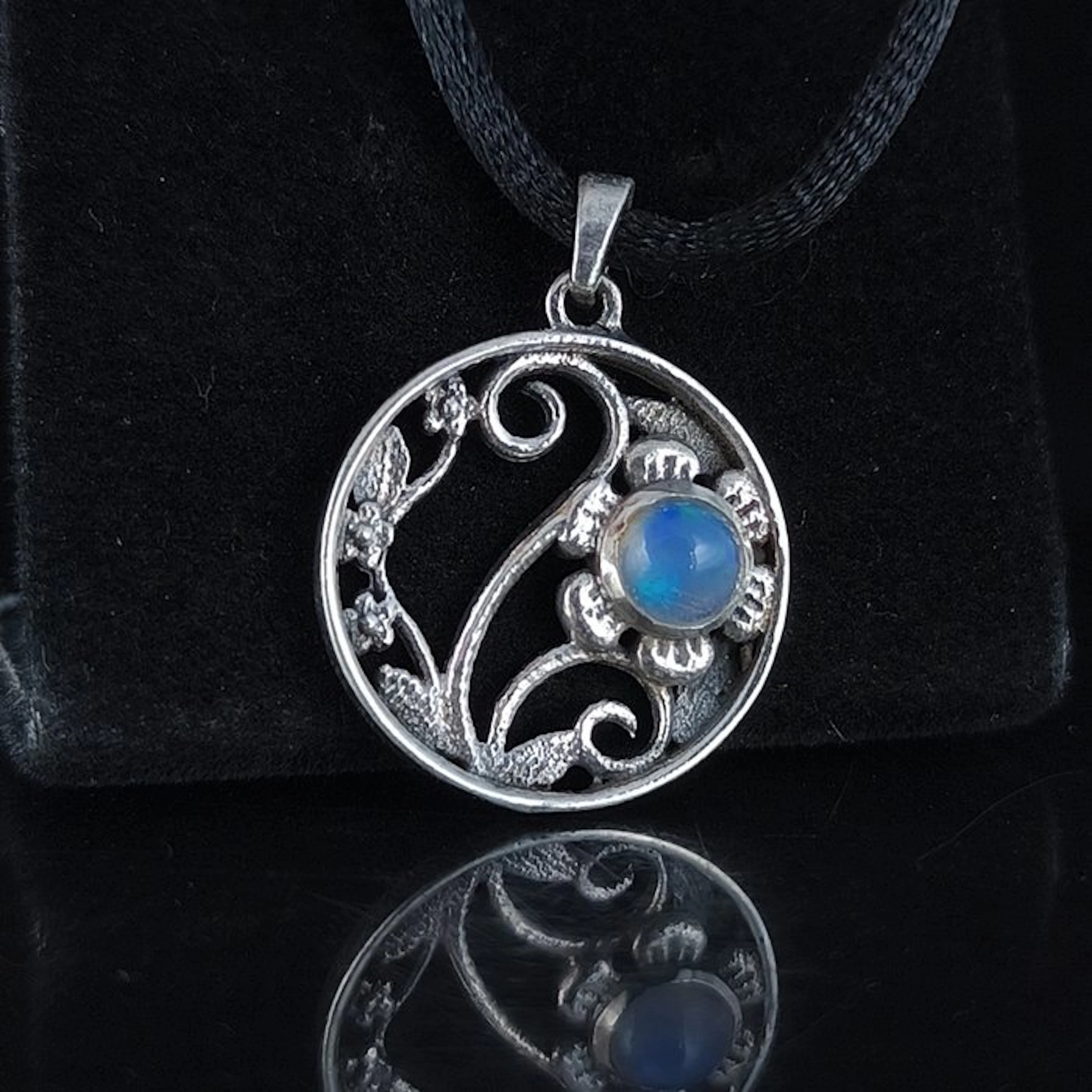 Opal Cabochon - Height: 30 mm - Width: 22 mm- 4.13 g