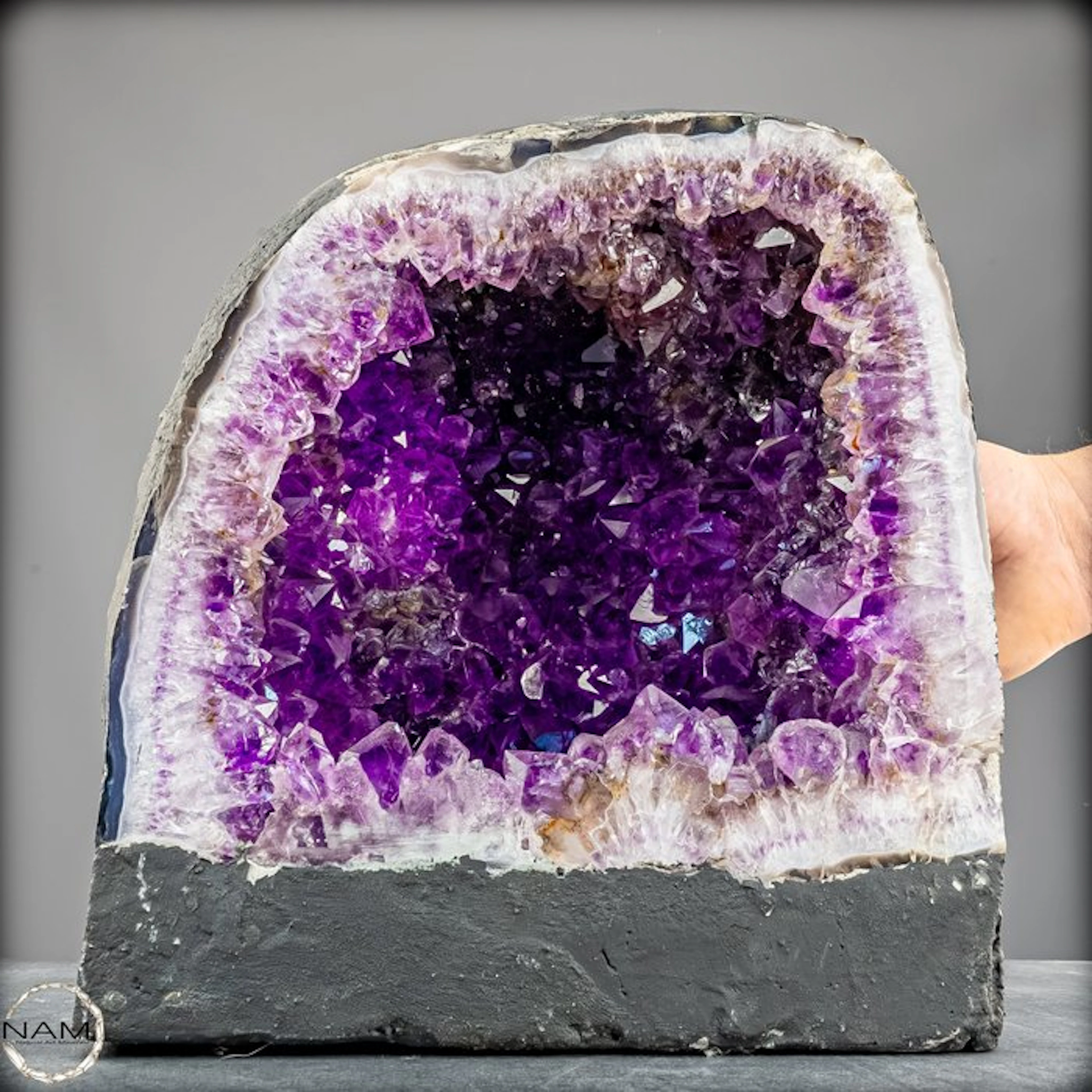 Natural amethyst druzy – an impressive natural work of art full of depth