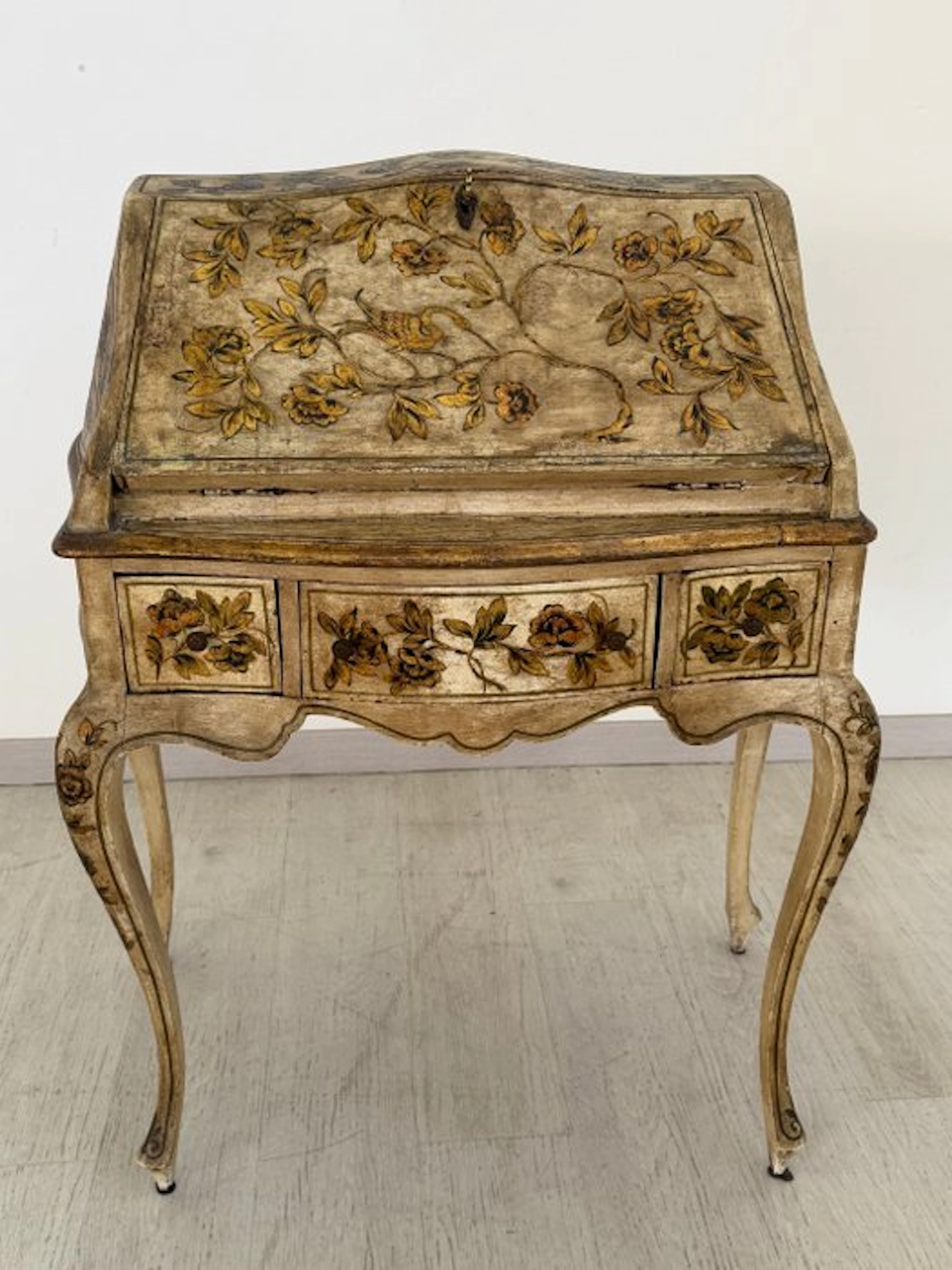 Writing table - Painted and partly gilt - Venetian Rococo Style