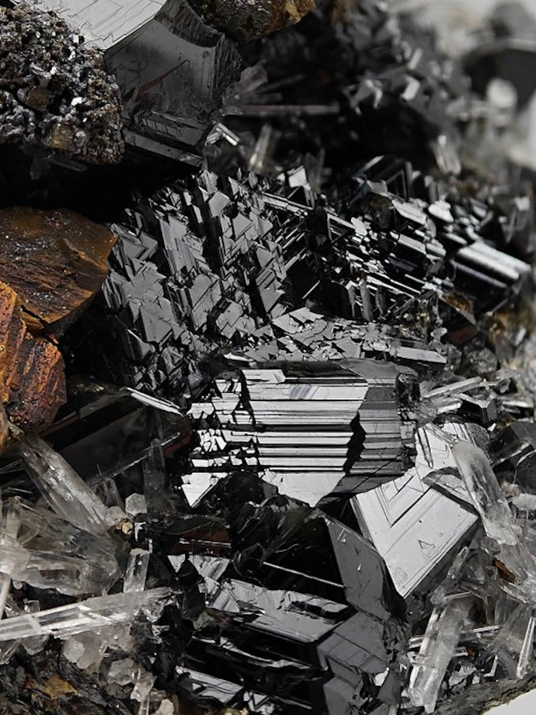 Glossy black sphalerite with quartz and chalcopyrite