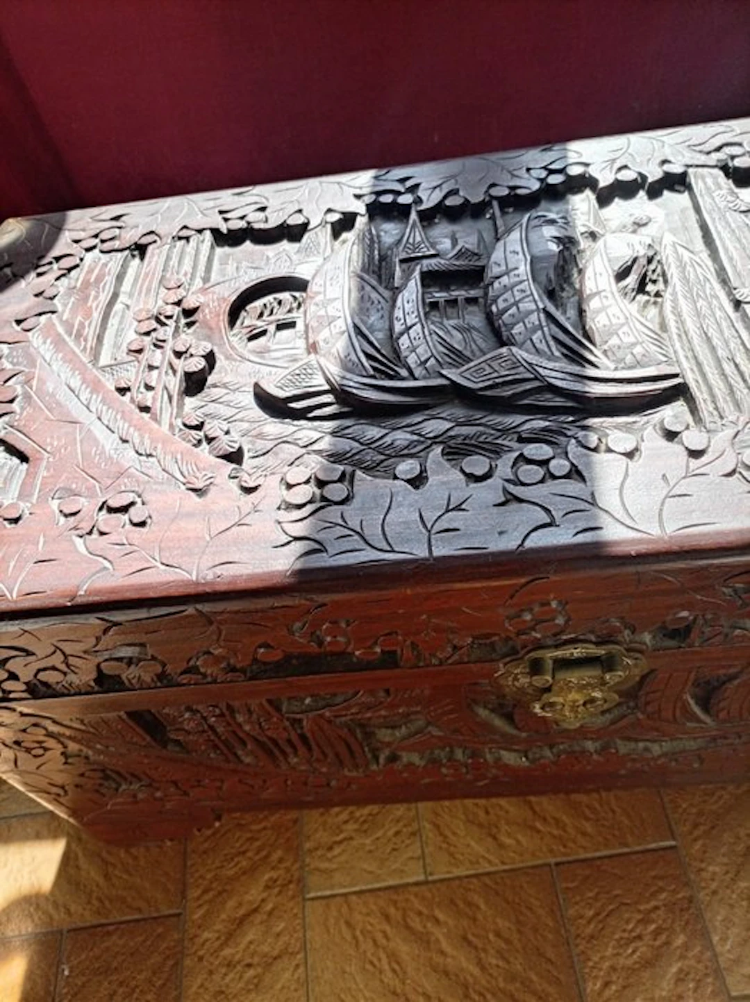 Chinese camphorwood clothes chest - Wood - China - Early 20th century