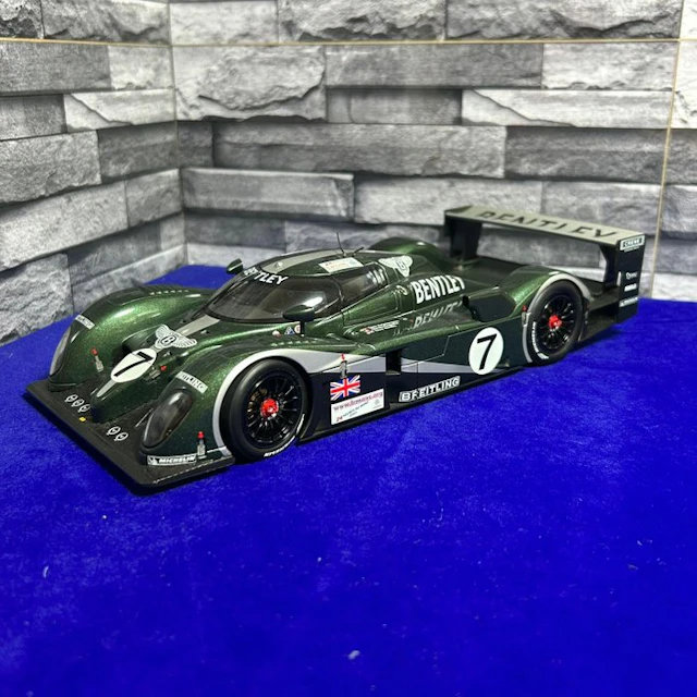 Autoart 1:18 - Model race car - Bentley Speed 8 #7 Winner...