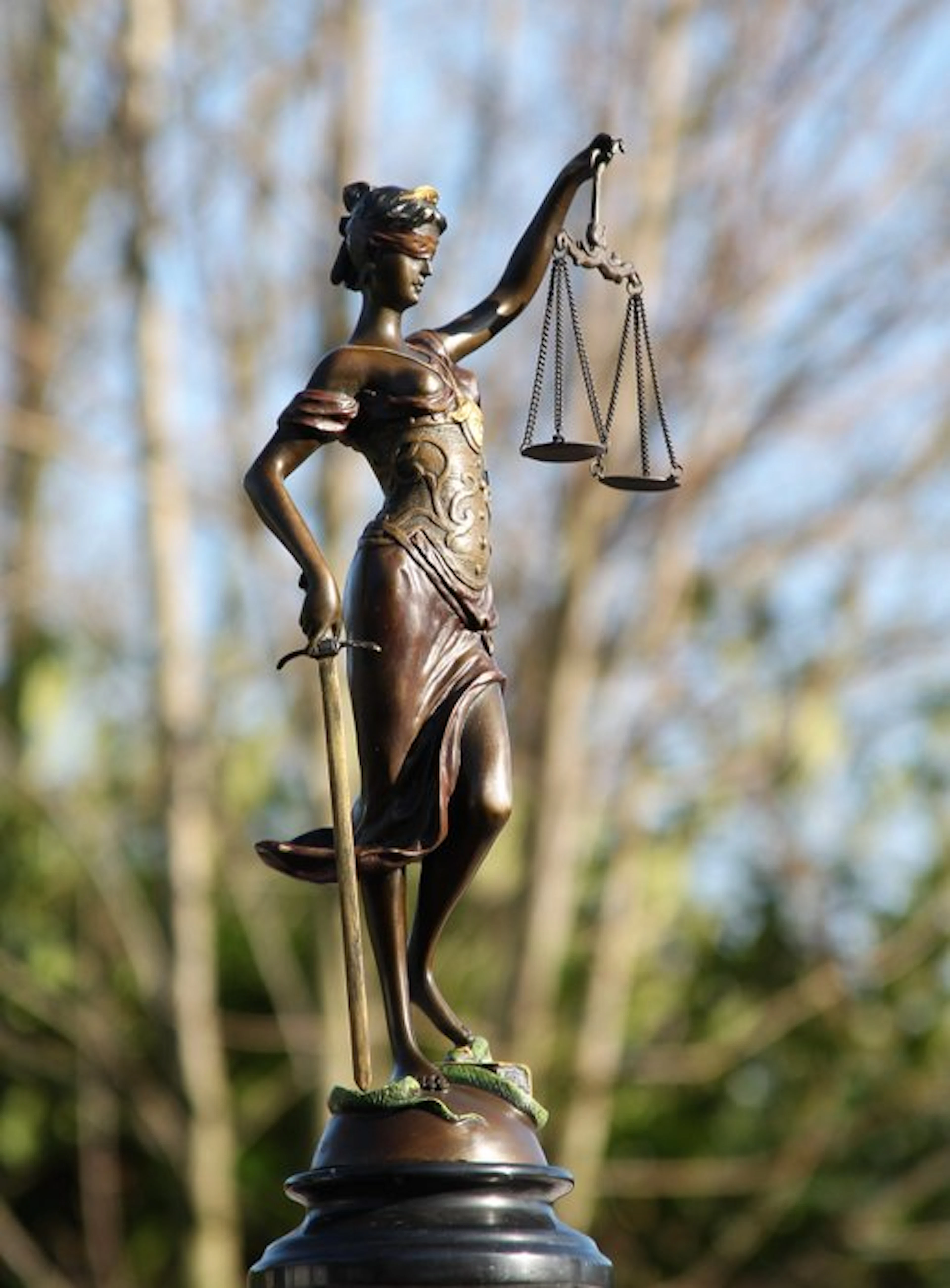mayer - Sculpture, justitia brons color 40 cm hoog - 40 cm - bronze marble