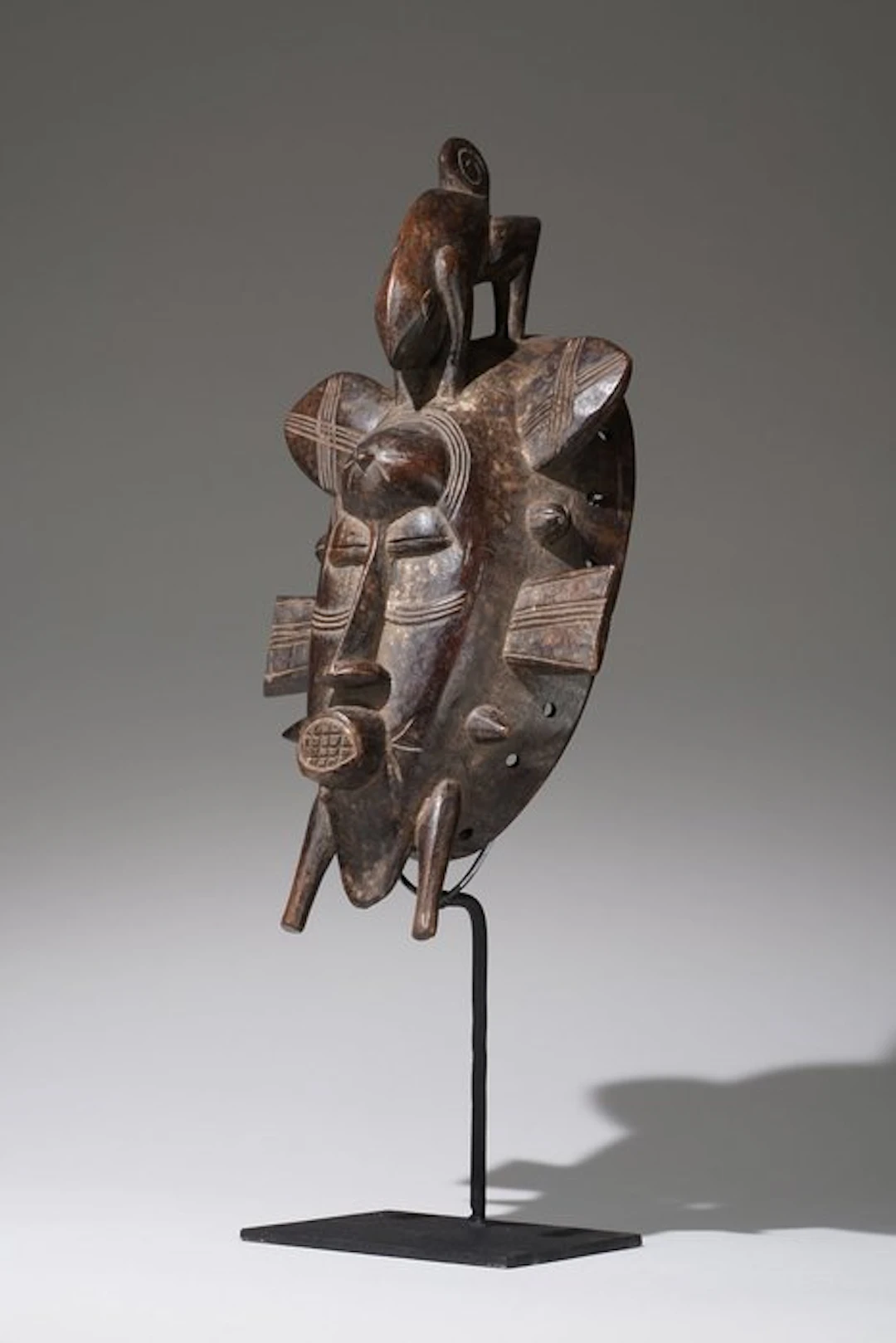 En trämask - Kpelie - Senufo - Elfenbenskusten (Utan reservationspris)