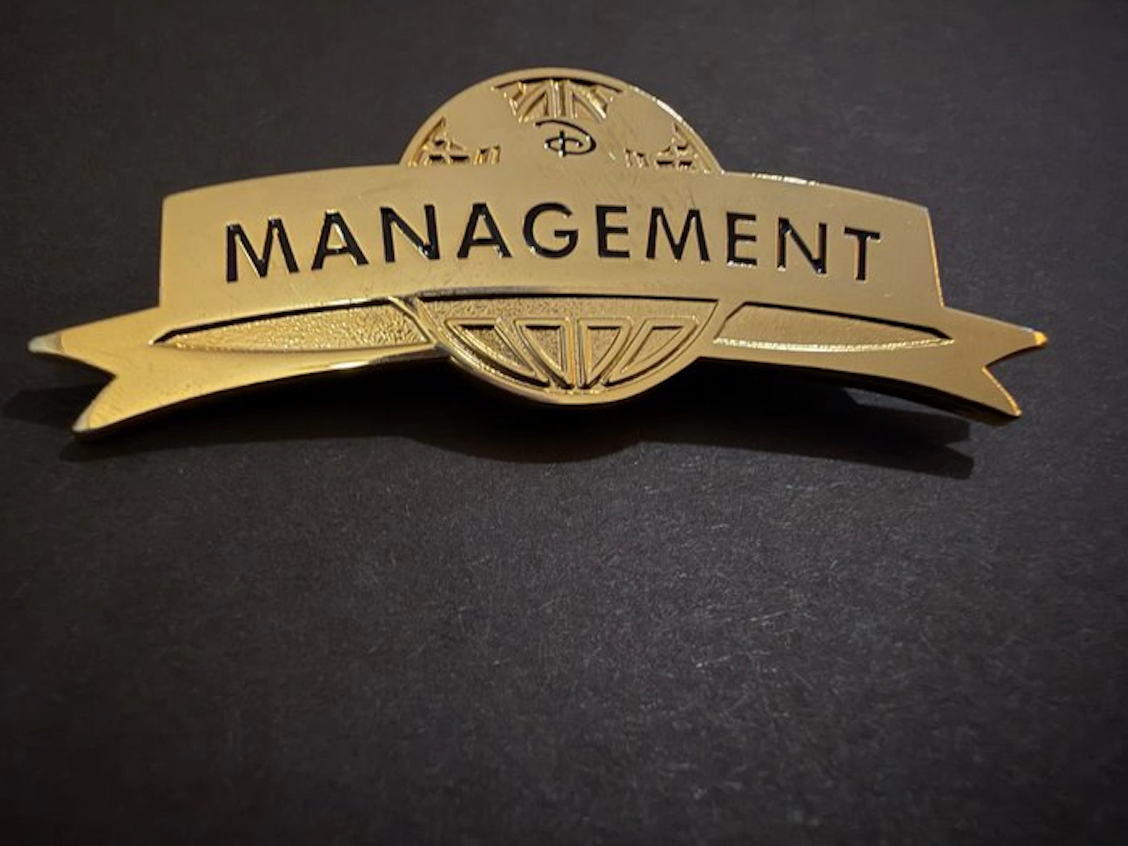 Pin badge Disney Management - France - 21st