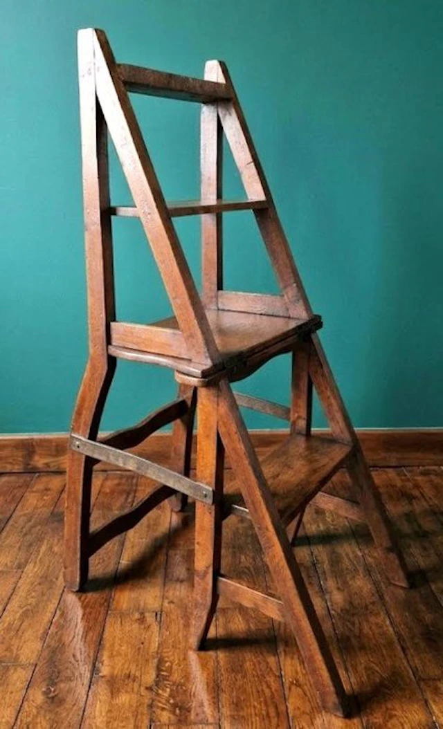 Bookcase - Wood - ladder chair