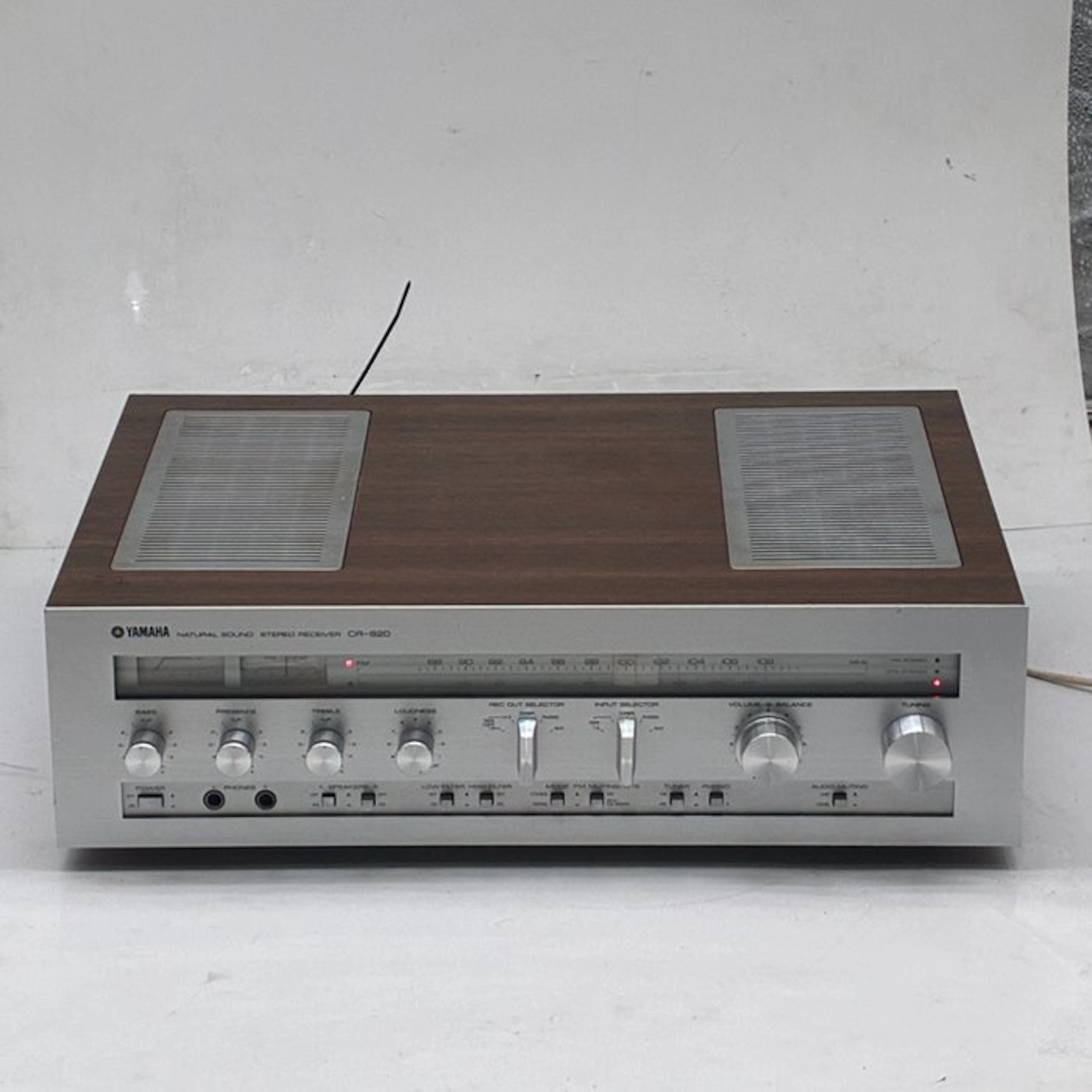Yamaha - CR-820 Natural Sound AM/FM Solid state stereo receiver