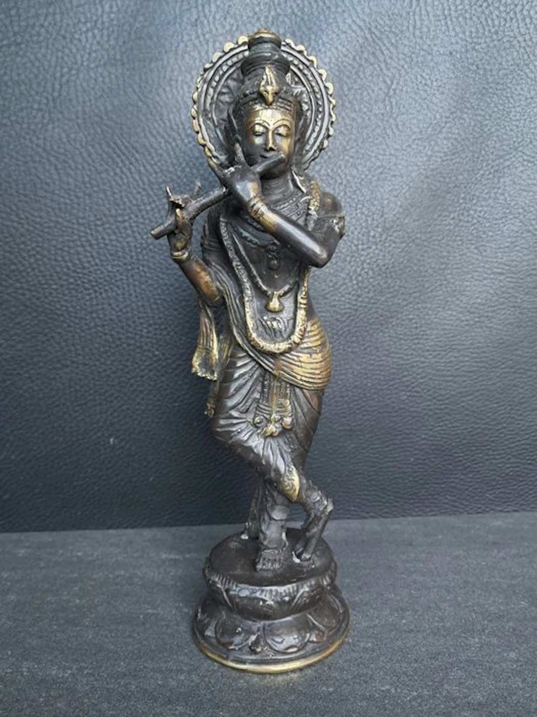 Lord Krishna playing the flute, 25 cm - Brass - India - Late 20th century