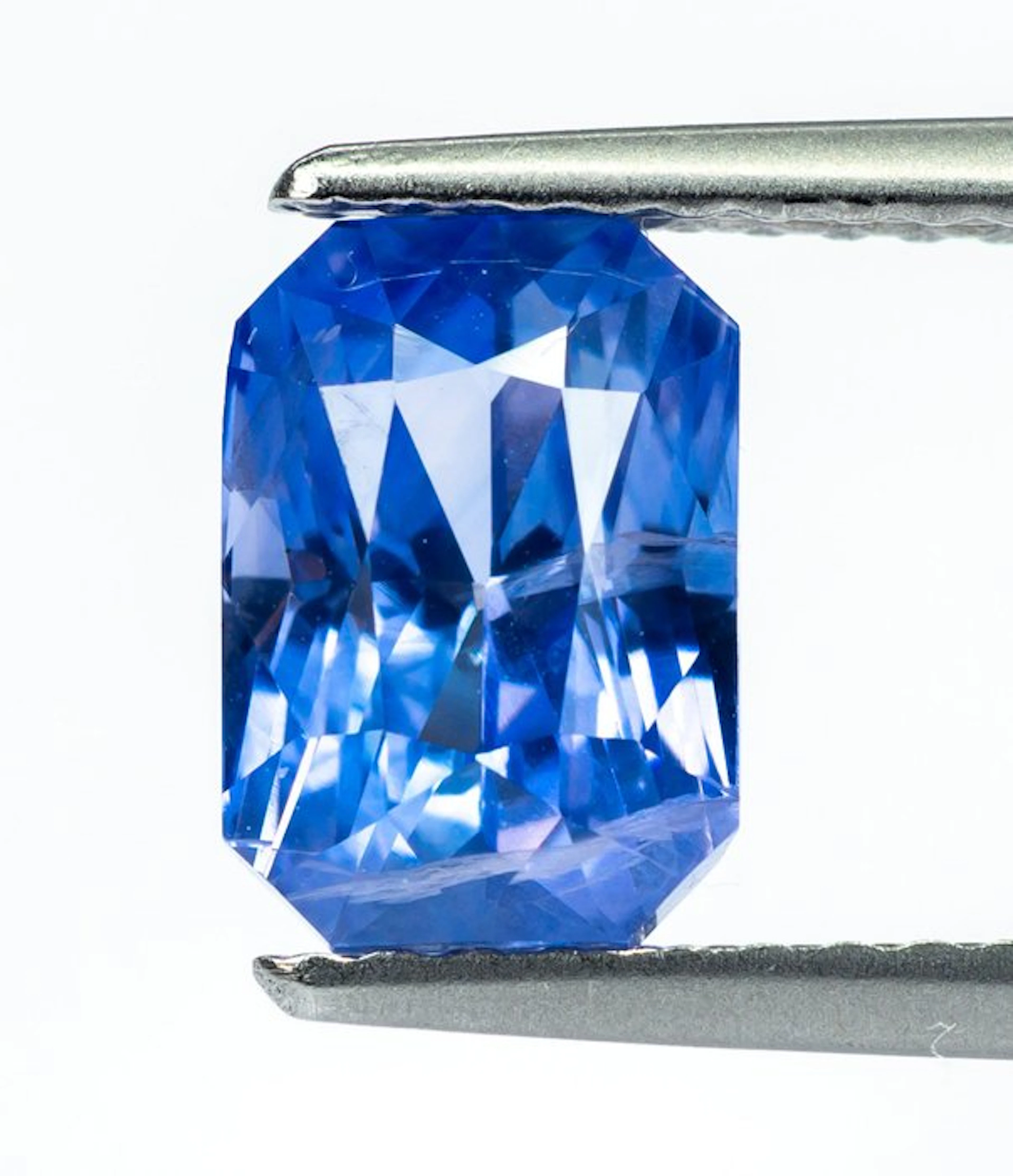 Sapphire - 2.01 ct - Gem Report Antwerp (GRA) - Blue
