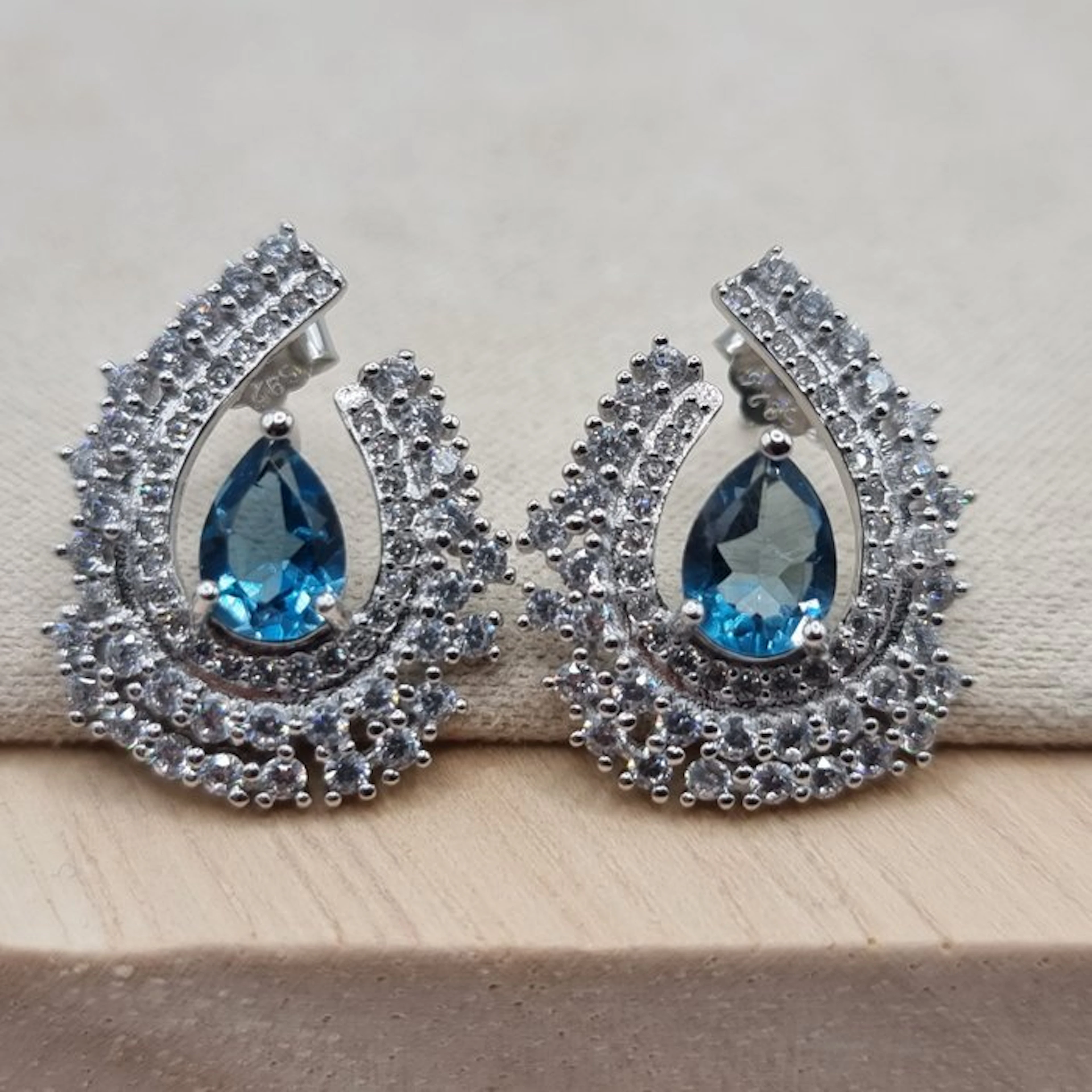 No reserve price - Earrings Silver - 1.8ct. tw. Topaz - London Blue