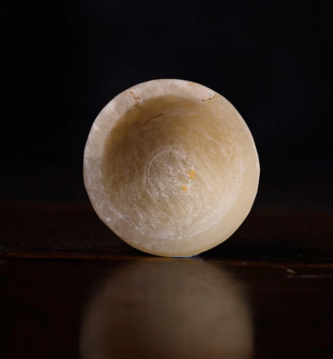 Ancient Egypt Alabaster offering plate. - 1 cm