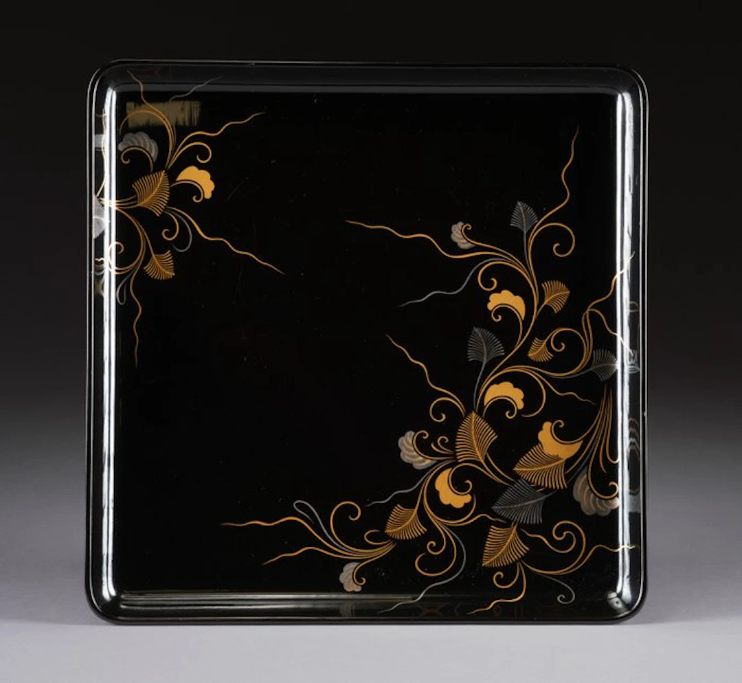 Raised display stand 花台 (ka'dai) - Lacquered wood - Japan...