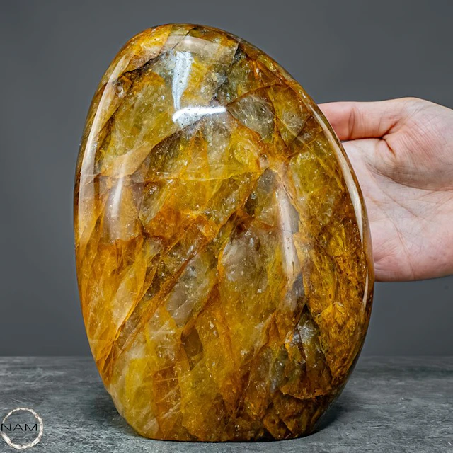 Natural Healing Quartz Freeform – Radiant clarity in golden depth- 2885.49 g