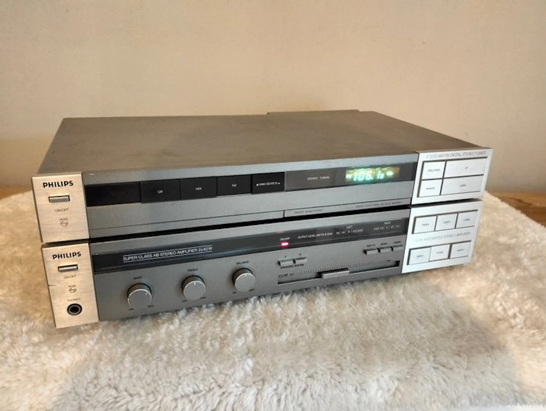 Philips - Amplifier F4234 2x40W + Tuner F2233 digital AM/FM – Silver Hi-fi set
