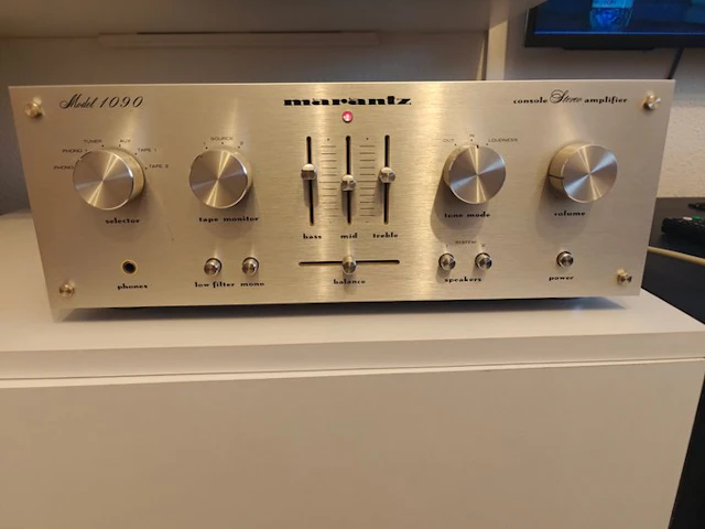 Marantz - 1090 DC Console Stereo Solid state integrated amplifier