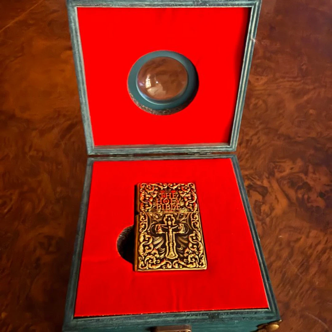 Zippo - Zippo Armor “The Holy Bible” Deep Carved - Lighter - Steel, Brass