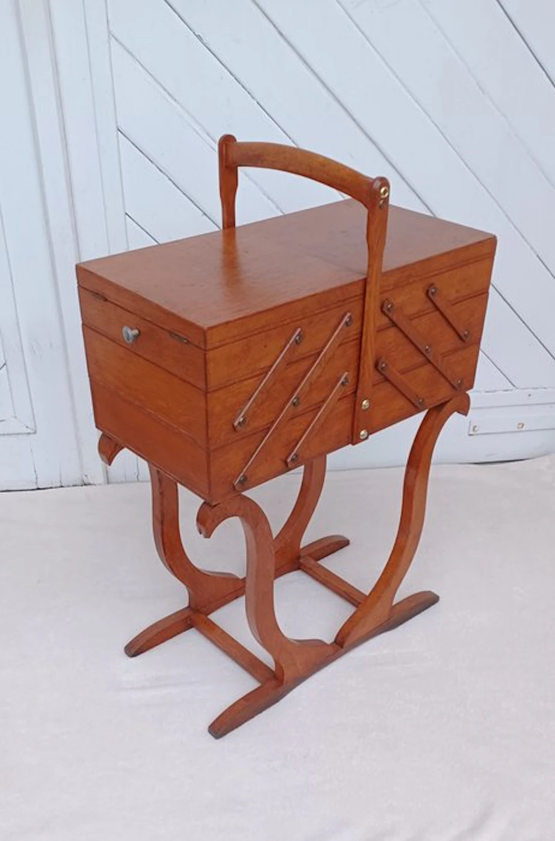 Sewing box - Wood, Metal - Vintage working woman