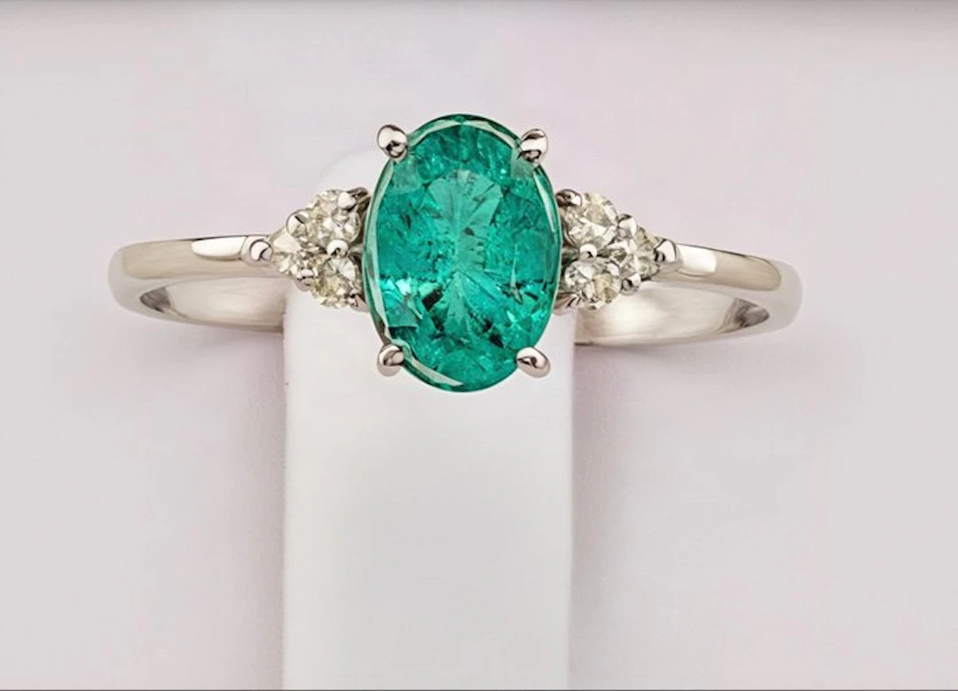 No reserve price - Ring - 14 kt. White gold Emerald - Diamond