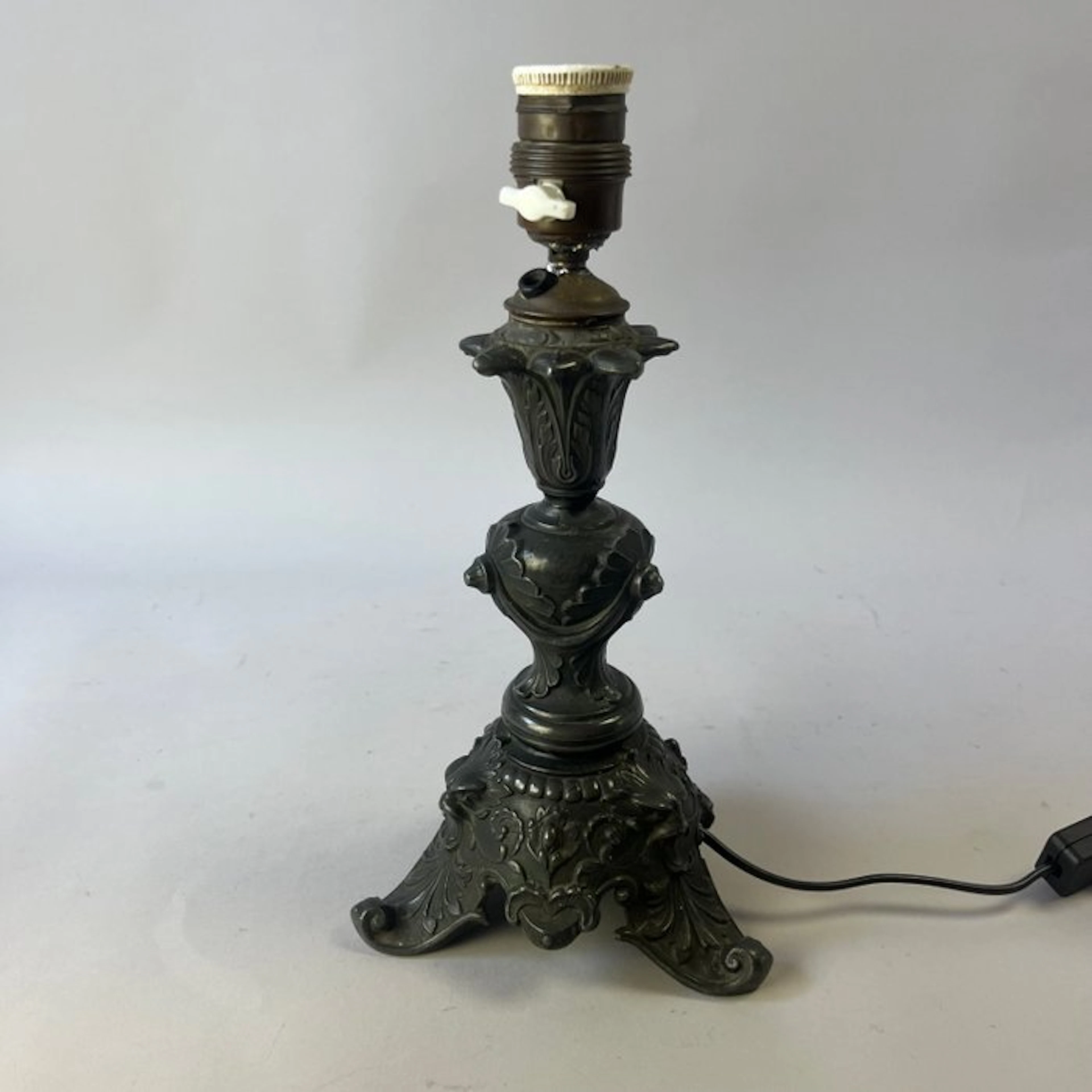 Table lamp - Neoclassical - Tin lamp-post - Decorated in...