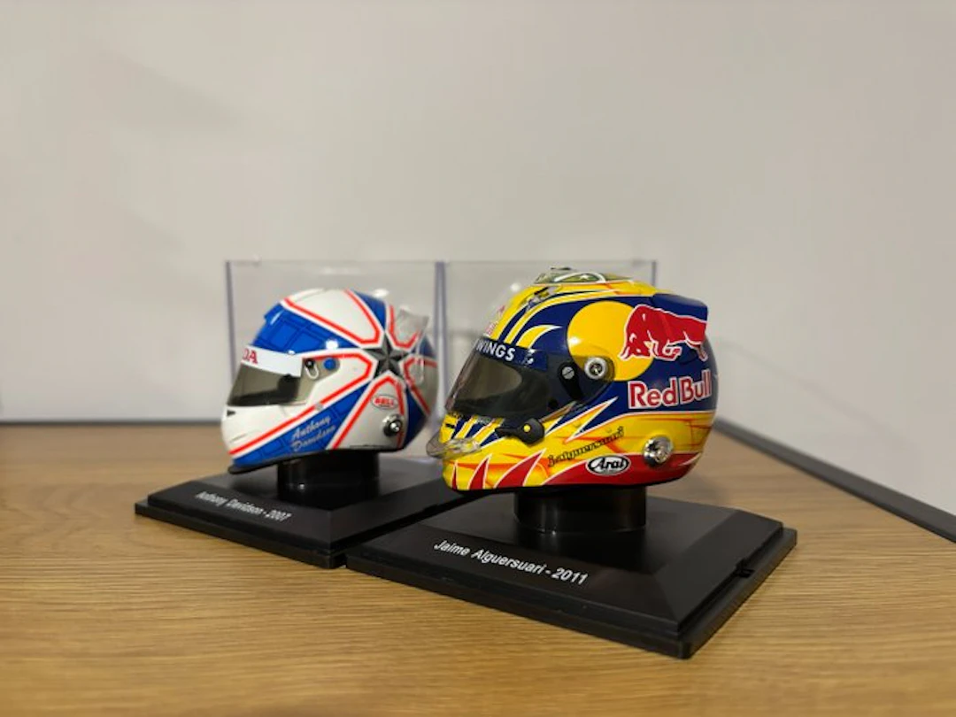 Spark 1:5 - Model race car (2) - F1 Drivers Helmets Pack...