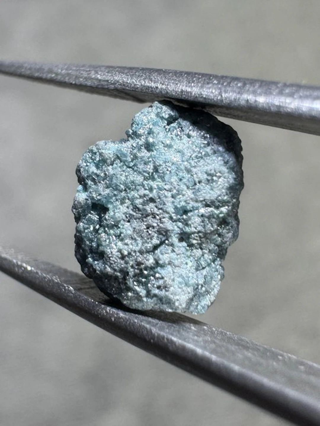 Natural blue rough diamond. 3.35 carats. No reserve price! Rough- 0.67 g