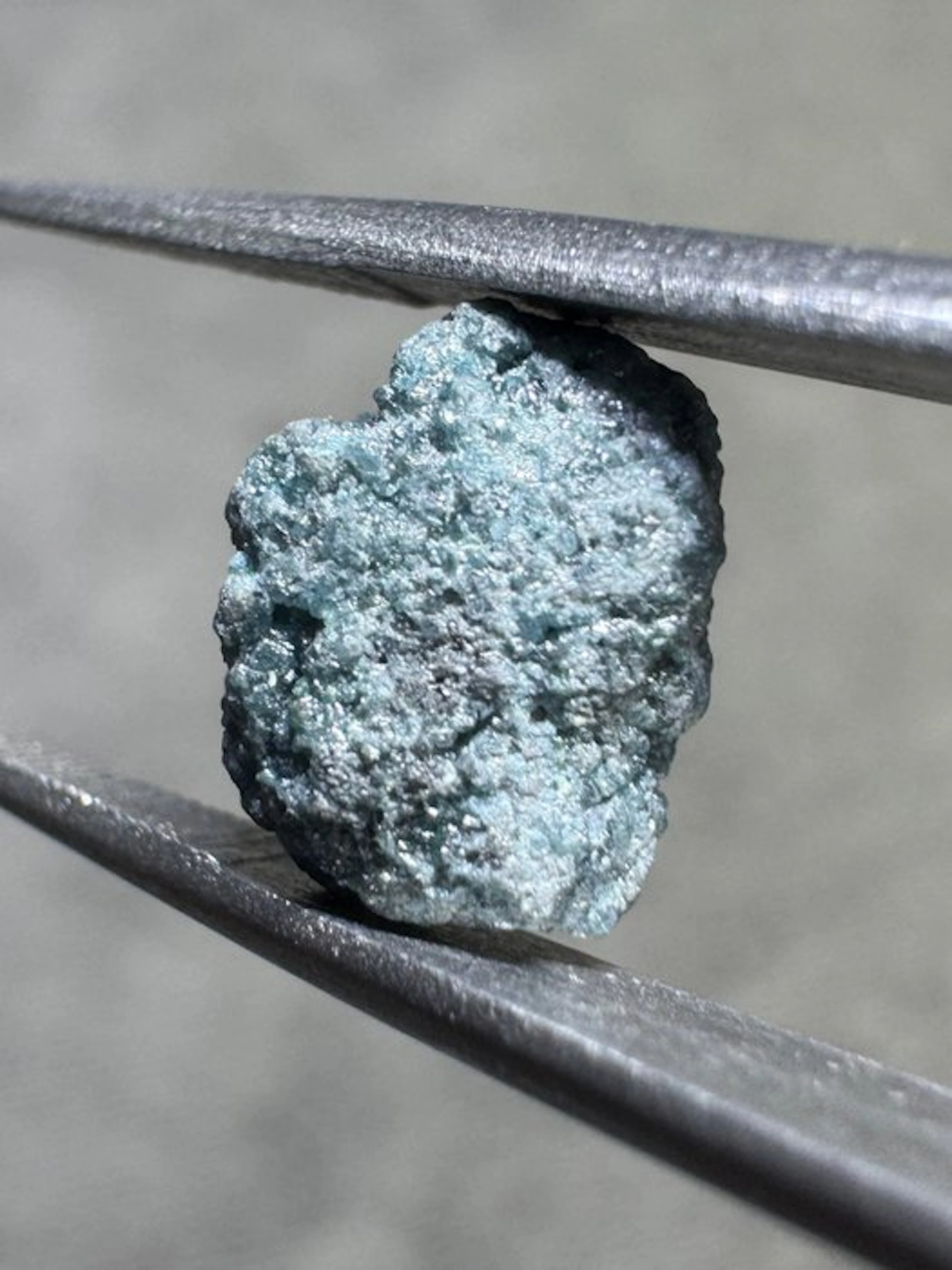 Natural blue rough diamond. 3.35 carats. No reserve price! Rough- 0.67 g